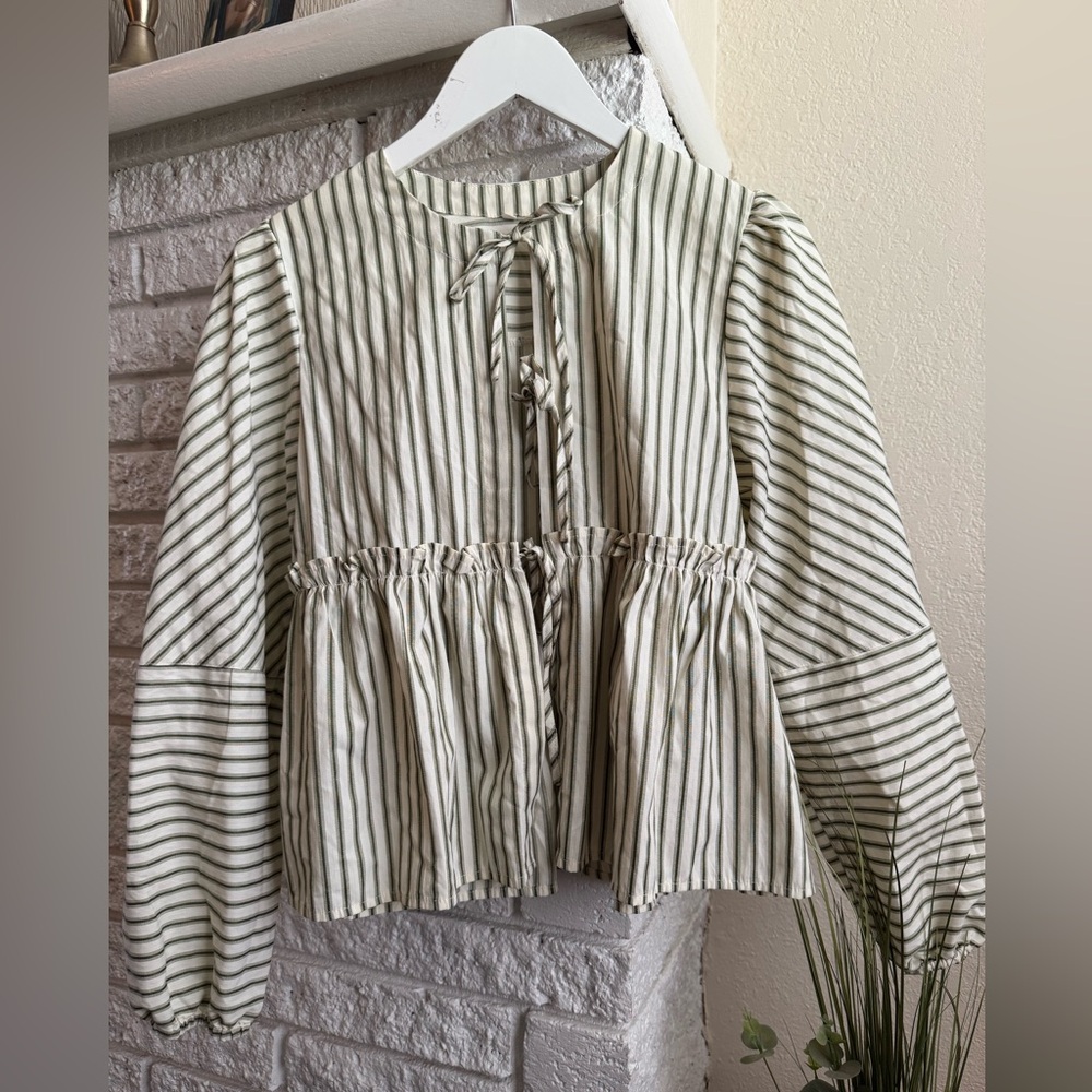 NWOT Striped Women's Round Neck Front Tie Top